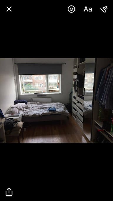 Bedroom with bed for 1 person