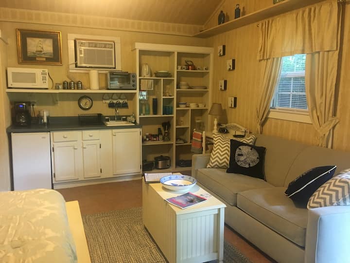 Palm Cottage Old Town Bay St. Louis near Beach Guesthouses for Rent