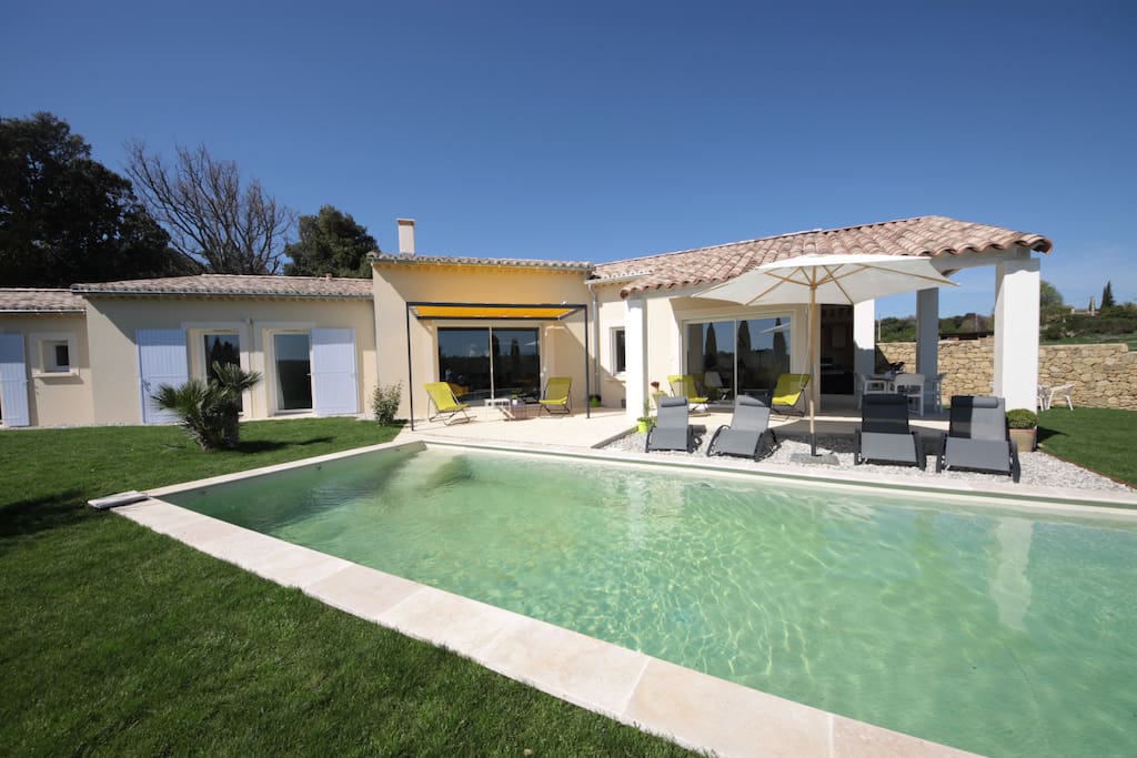 Maison côté Sud et sa piscine