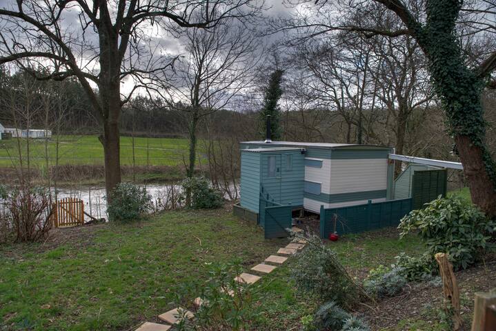 Caravan by the river, Cenarth