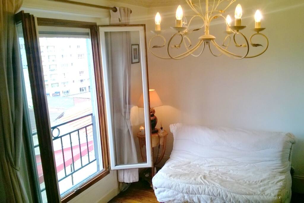 Pièce à vivre / Wohn- und Schlafraum / Living room