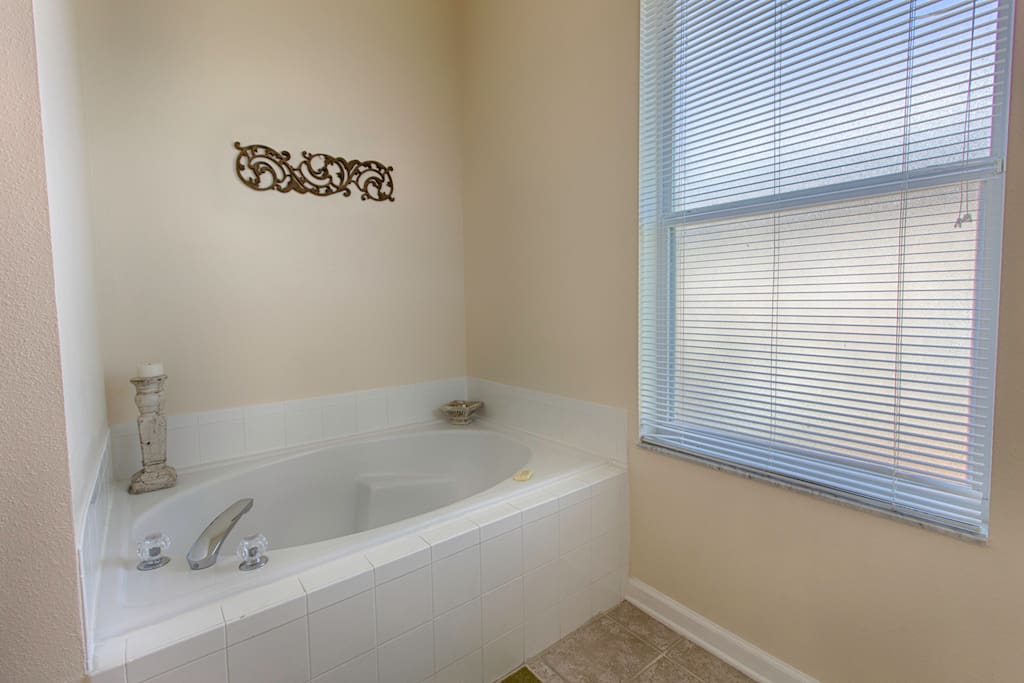 Master bedroom tub