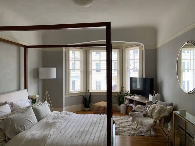 Charming Home in Pacific Heights gallery image 4