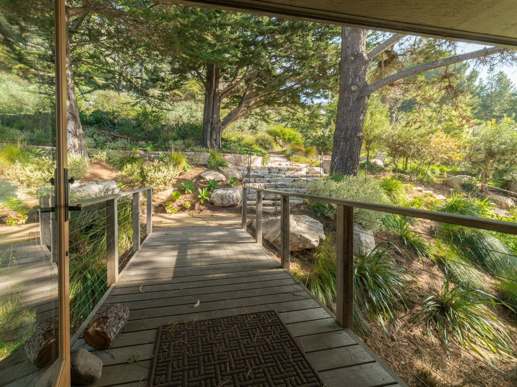 Big Sur Cliff House — view 3