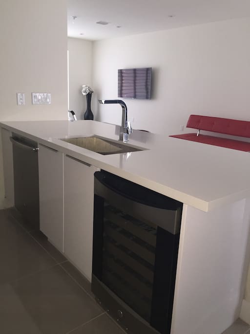 wine cooler,
top of the line kitchen fixtures