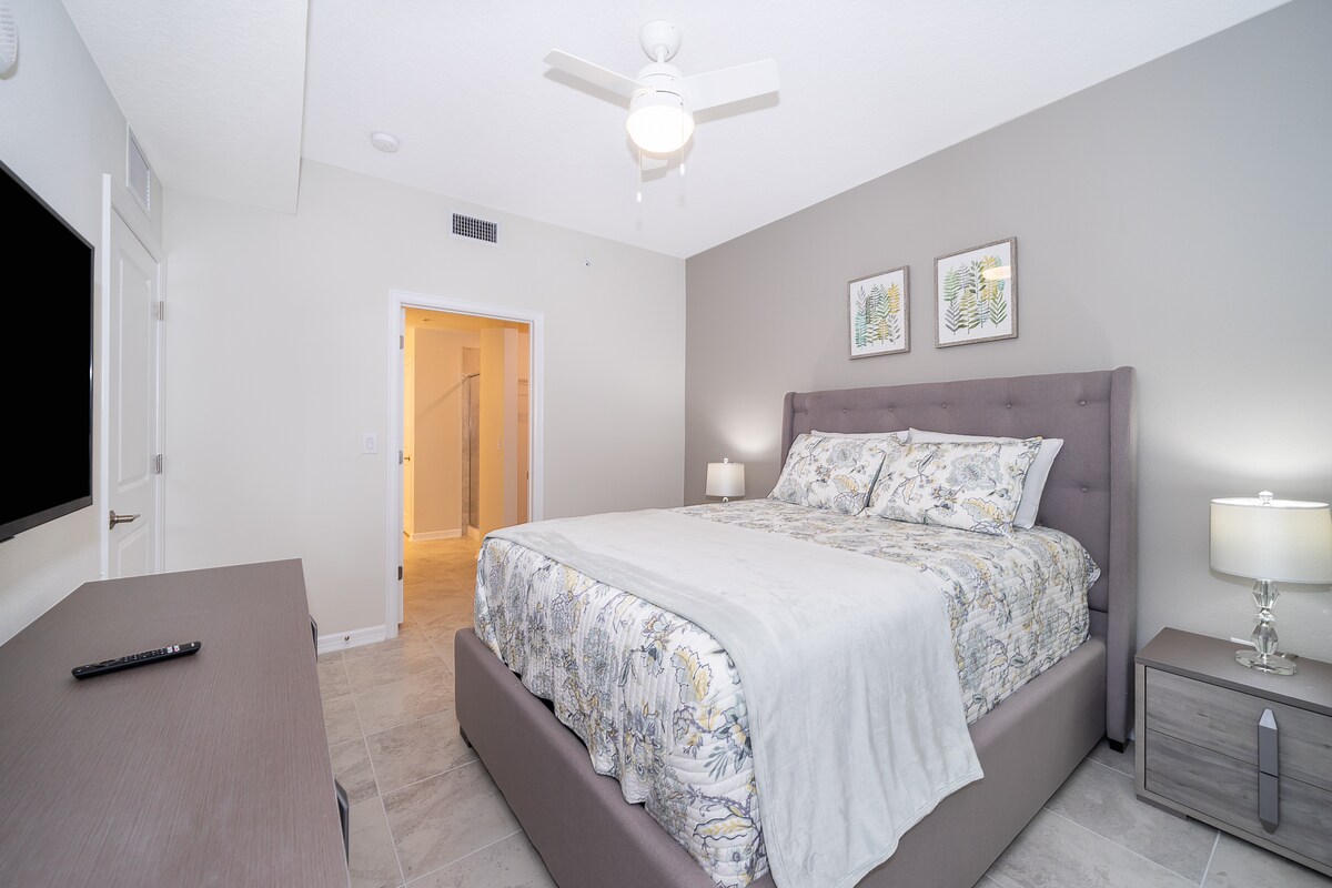 Disfruta del Sunset Paradise, dormitorio principal, con baño personal.