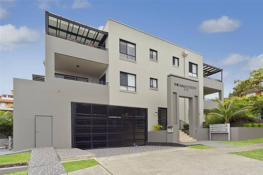 Building Entrance and Lock Up Garage