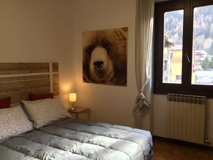 Dormitorio n .º 3 con cama matrimonial.