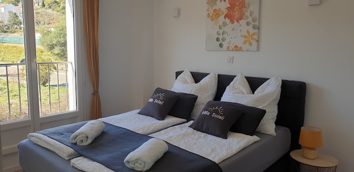 Schlafzimmer 1