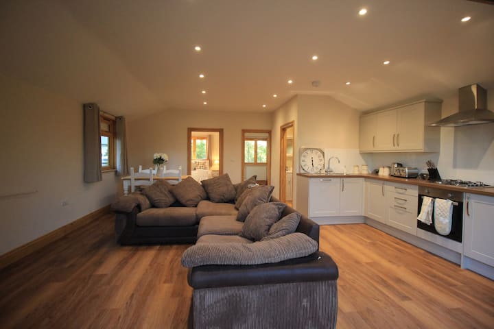 Oak Apple Lodge In Sussex, Close To Brighton - West Sussex