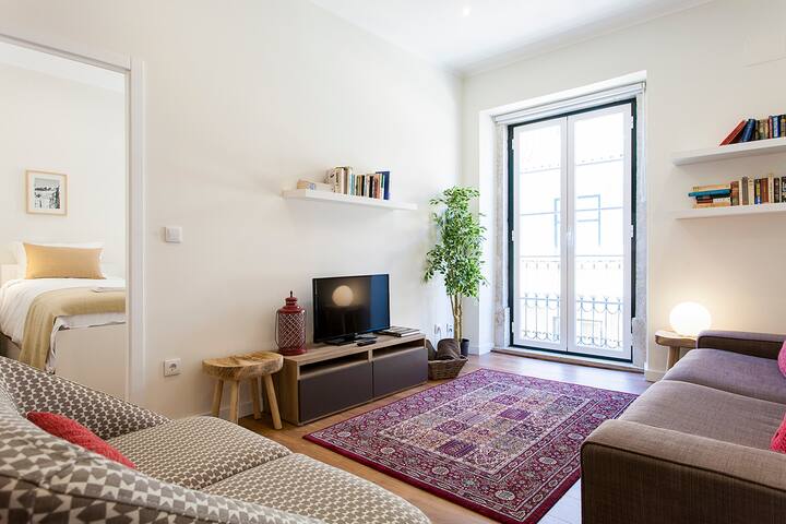 Central Downtown 4E up to 13guests by Central Hill gallery image 3