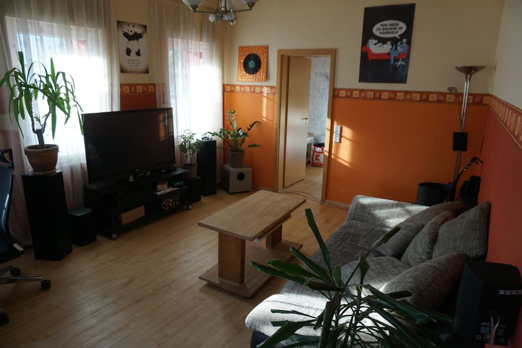 Wohnzimmer, hinten Bad