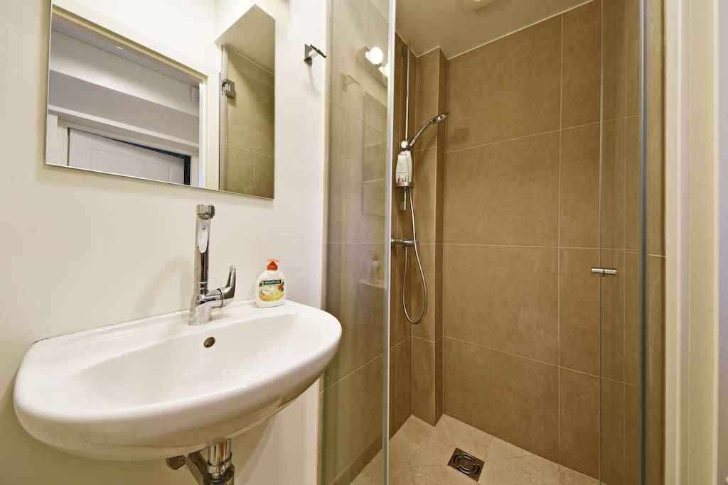 Walk-in shower - that comfortable feeeeeeeling...