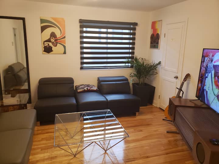Stylish 2 Bedroom Apartment In Rosemont - Montreal