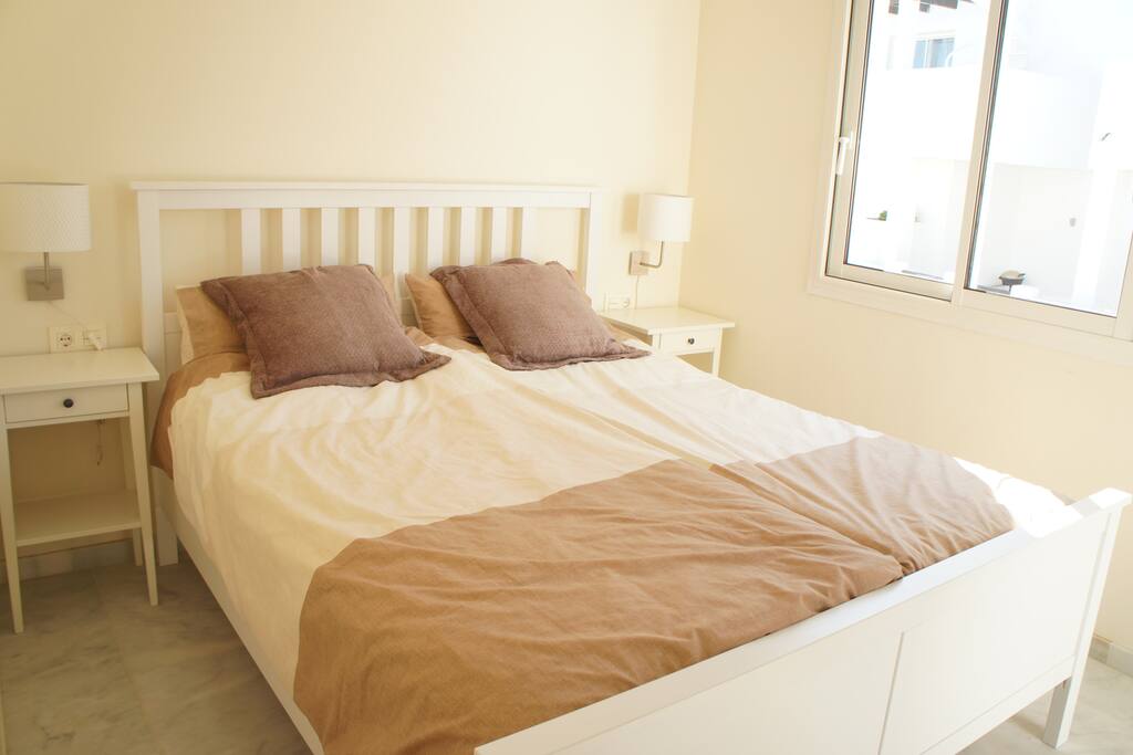 Schlafzimmer 1