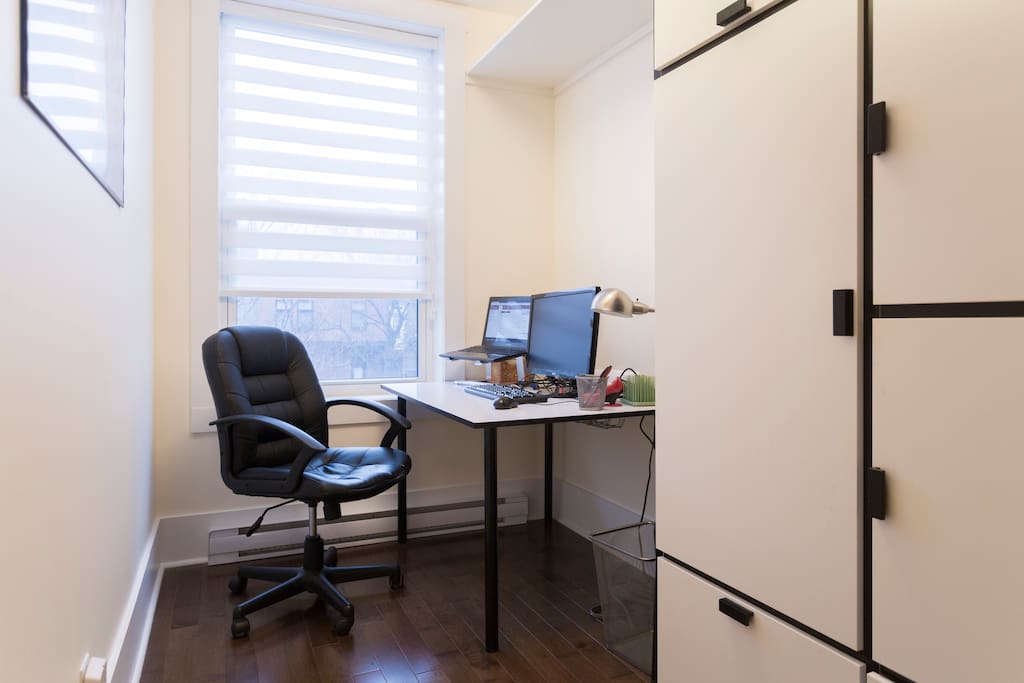 Corner bright office for the urban professionnal