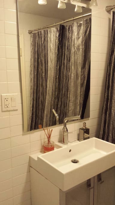 Full Bathroom #1