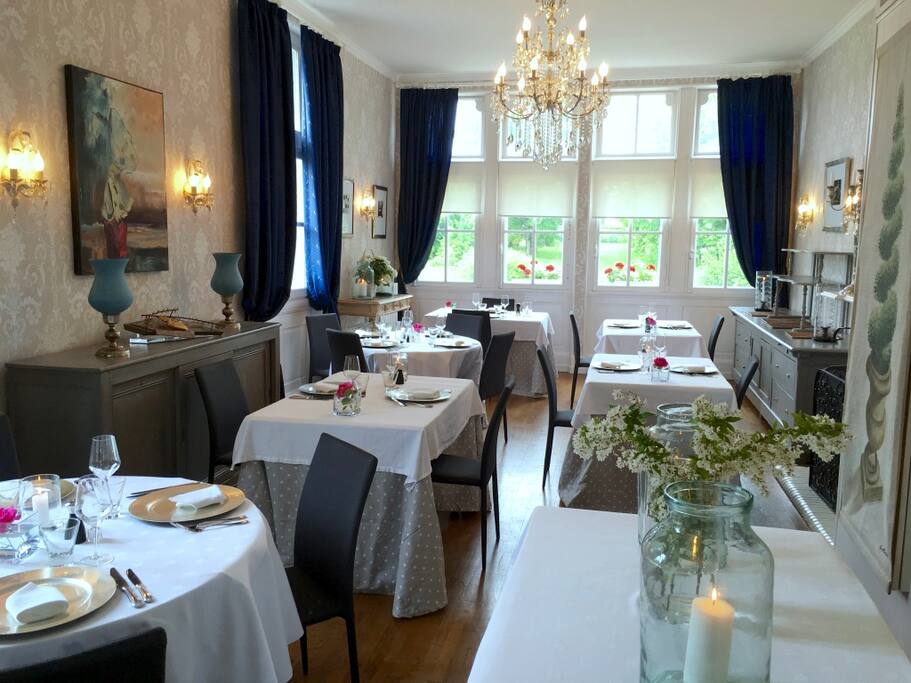 The Chateau dining room for breakfast