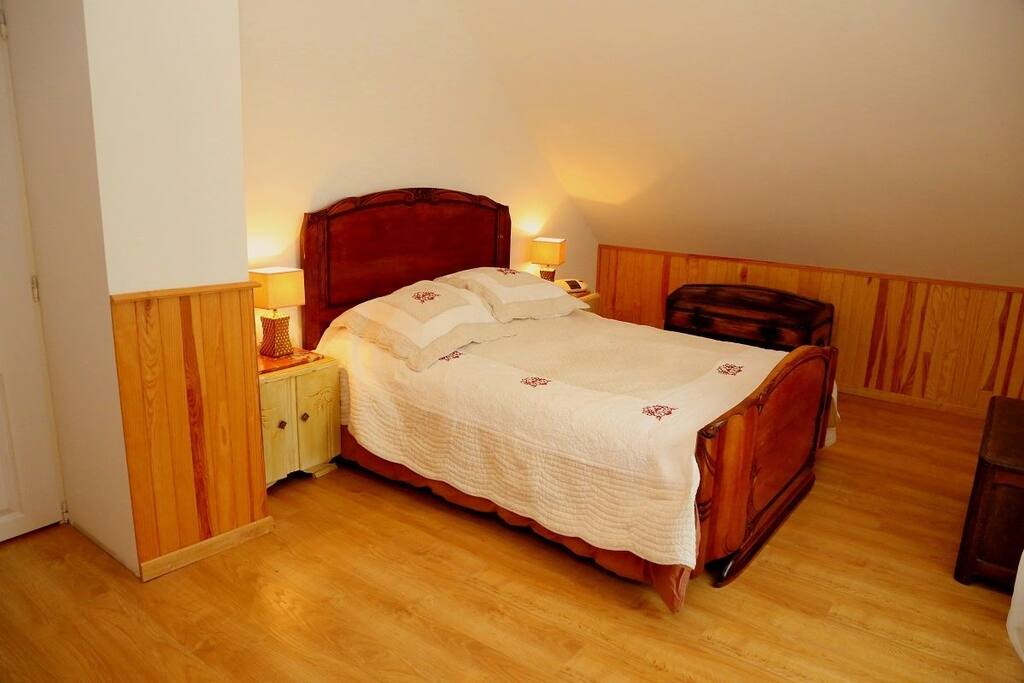 Chambre 1 (lit double + lit simple)