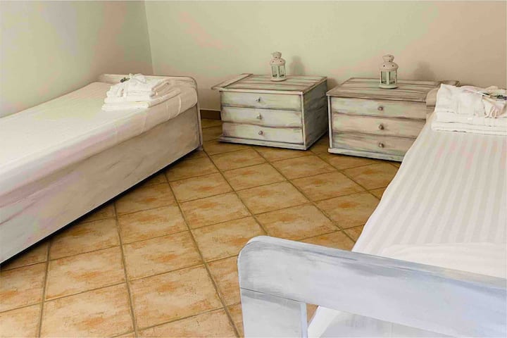 Detská spálňa s dvoma samostatnými lôžkami 