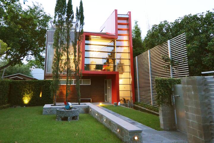 Ramp House – an iconic architectural home gallery image 2