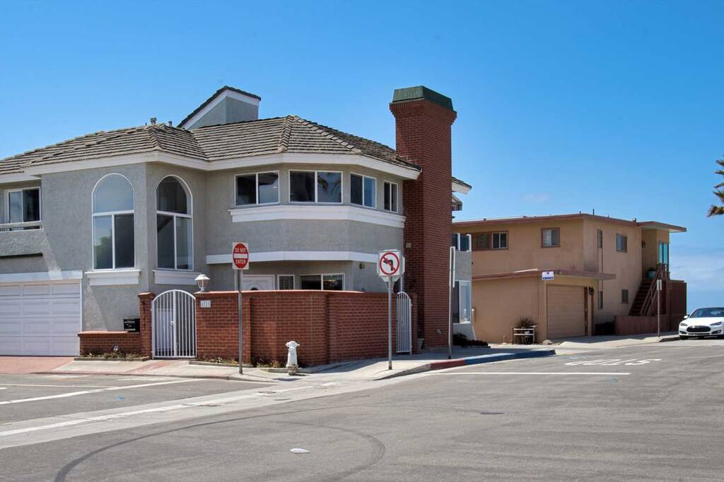 Exterior Photo Showing the Distance to the Beach