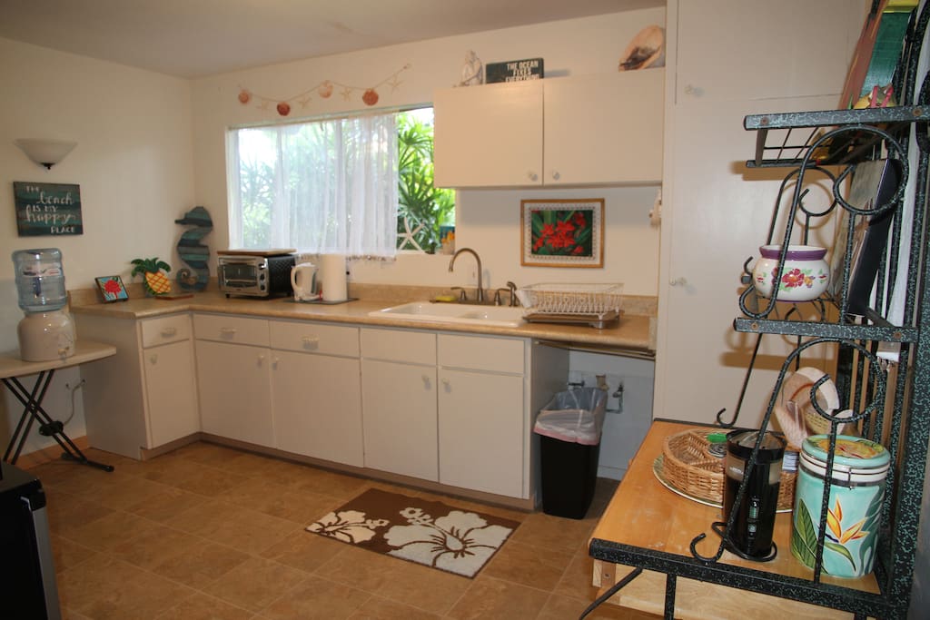 separate kitchen
fully stocked with cooking and eating utensils