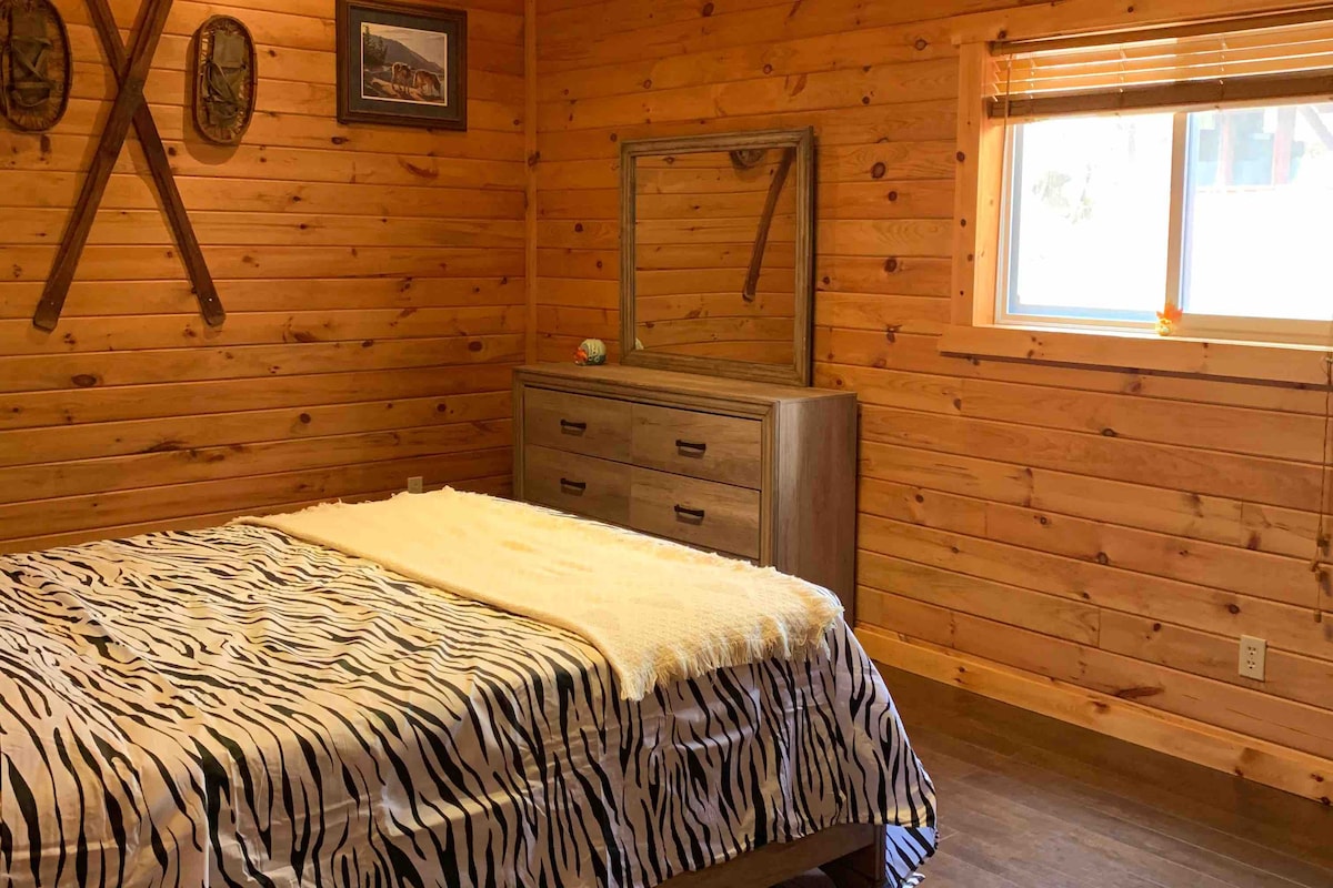 Bedroom -main floor with queen bedroom set 