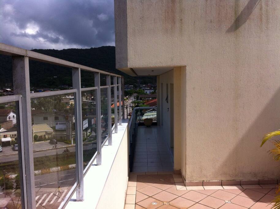 Quartos e sala com ampla varanda