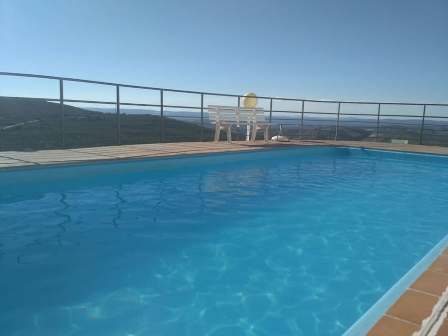 piscina en la azotea del edificio