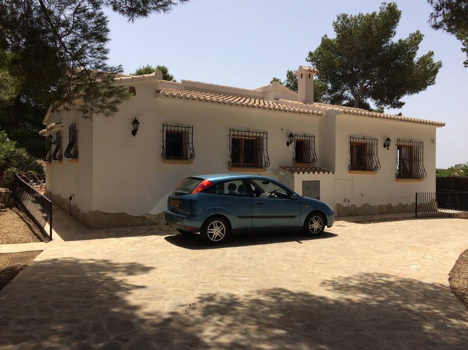 Plenty of parking on private the drive