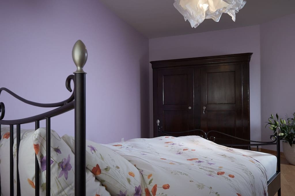 Wunderschönes Schlafzimmer in ruhiger Athmosphäre.