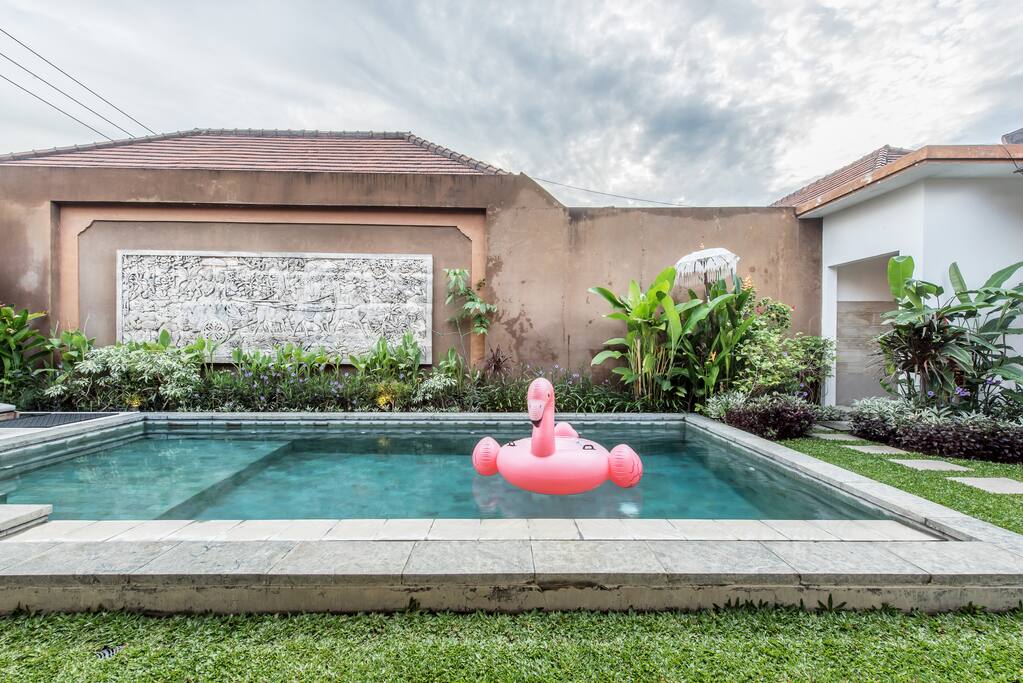 Huge Pool