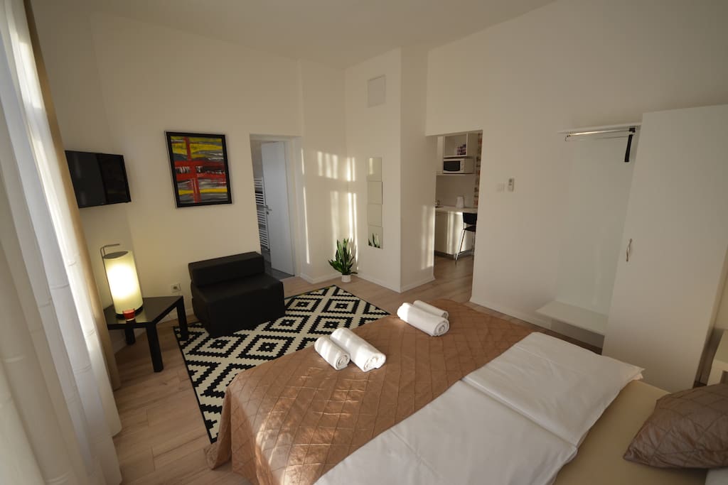 bedroom, garden view, kitchen, bathroom