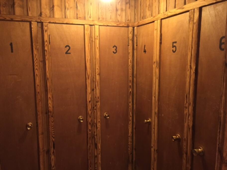 SKI LOCKERS