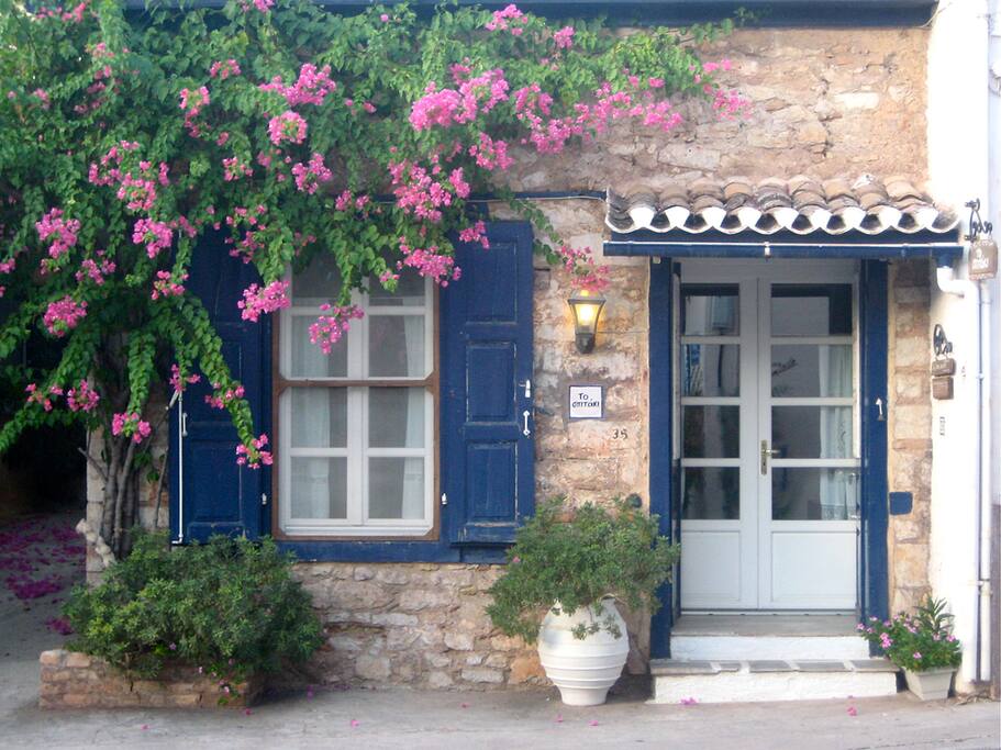 To Spitaki Main Studio Apartment