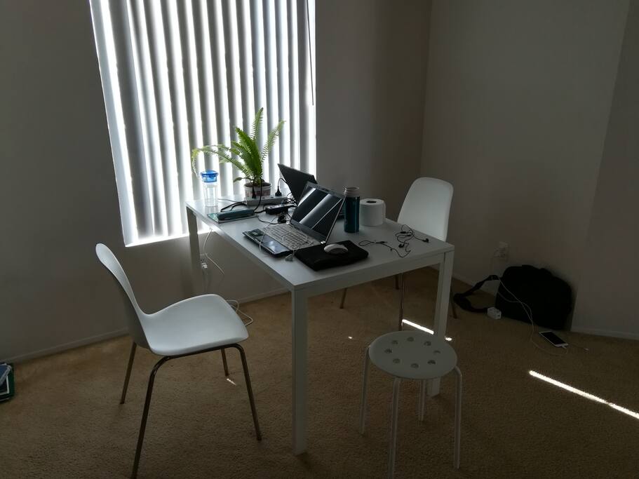Dinning area/Desk