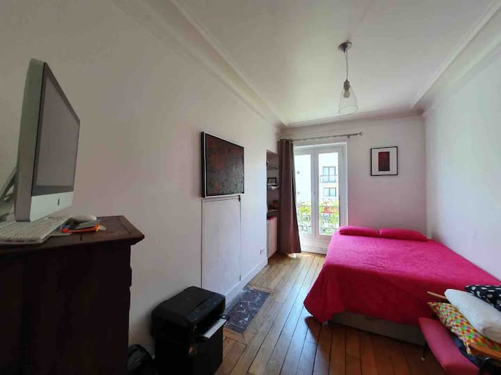 Საძინებელი ორადგილიანი საწოლით 