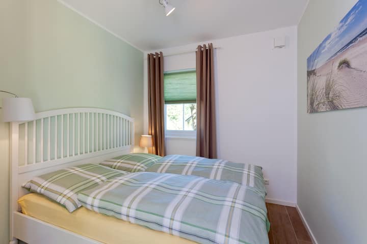 ห้องนอนชั้นล่าง