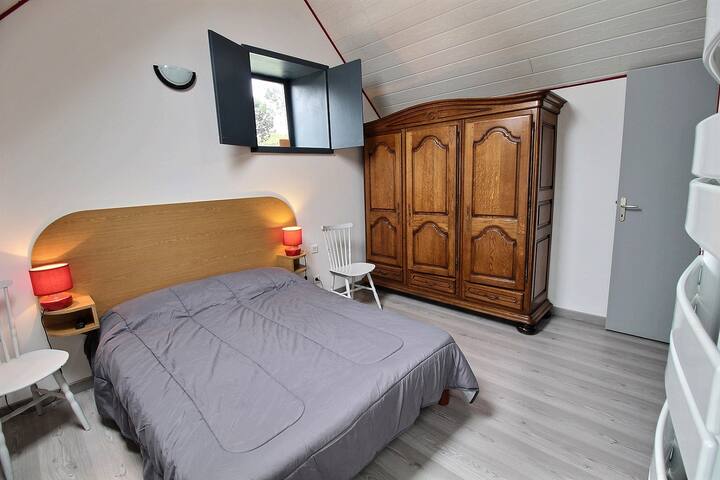 ห้องนอนชั้นล่าง