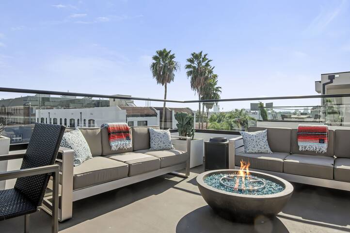 New modern luxury with panoramic rooftop deck gallery image 2