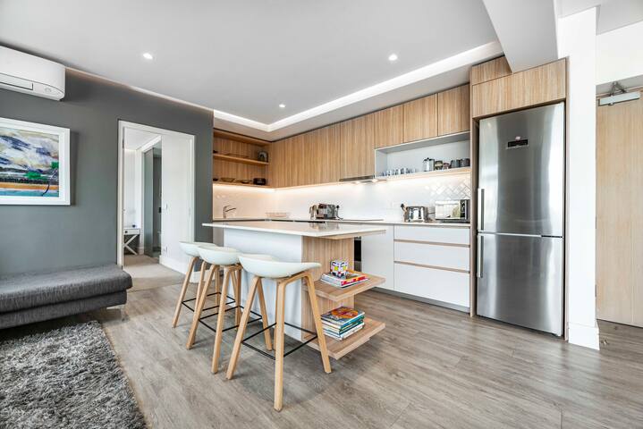 Strand Beach, Magnificent two bedroom Apartment… Sea Point gallery image 5