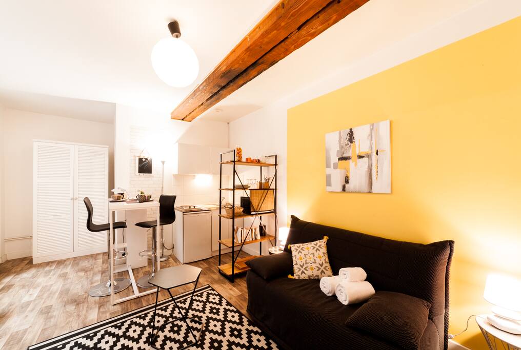 Coin salon, repas et kitchenette