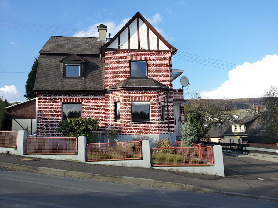 Ferienhaus Frank mit Vorgarten und Balkon