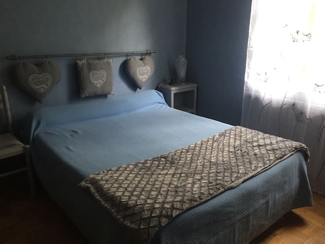 Chambre "mésange" dans maison calme avec jardin