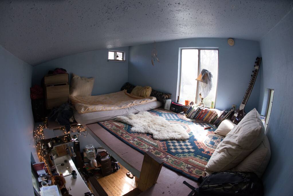 top floor w/ full size bed
