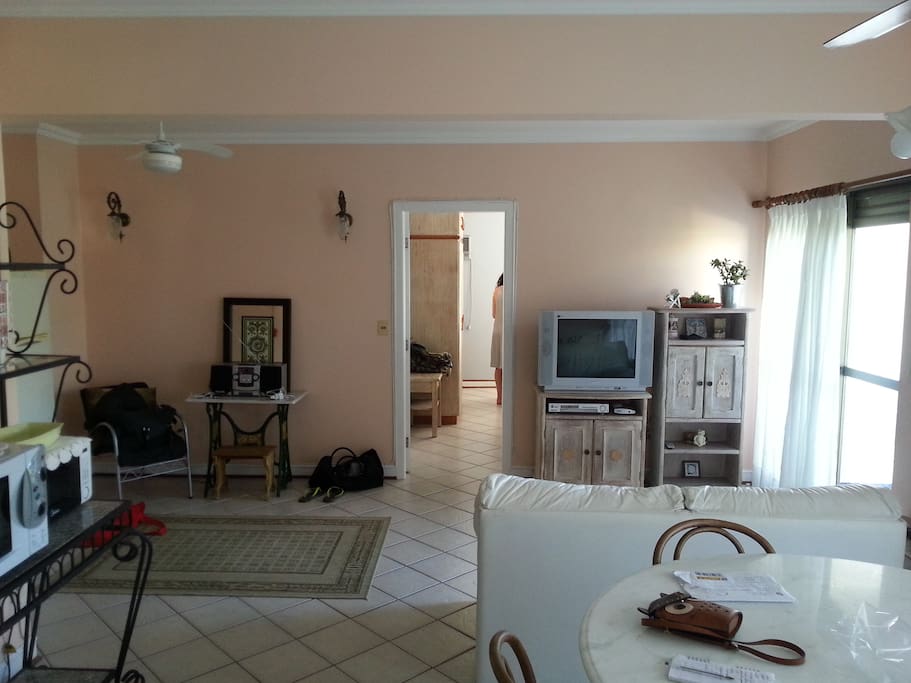 Sala e vista do quarto 1.