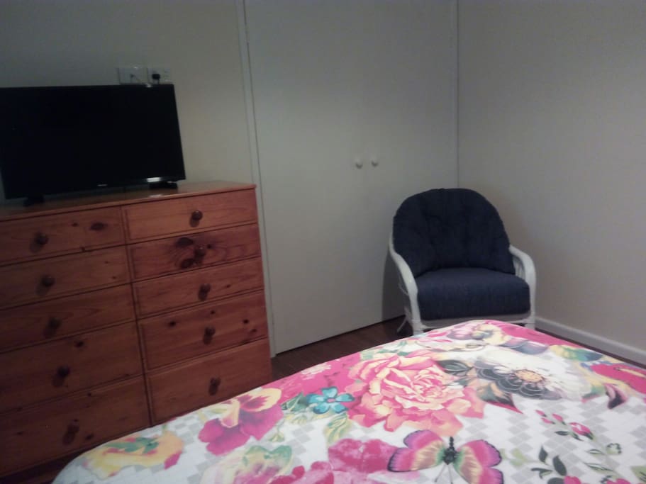 Queen room