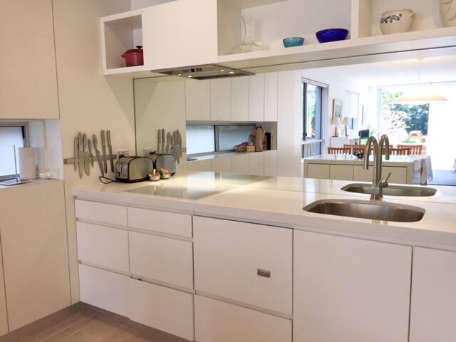 Bronte Beach House gallery image 4