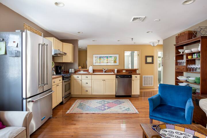 Historic, Updated Stable in Heart of Newport! gallery image 4